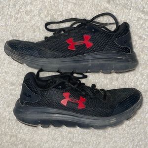 Under Armour Boys Size 3.5Y Tennis Shoes
